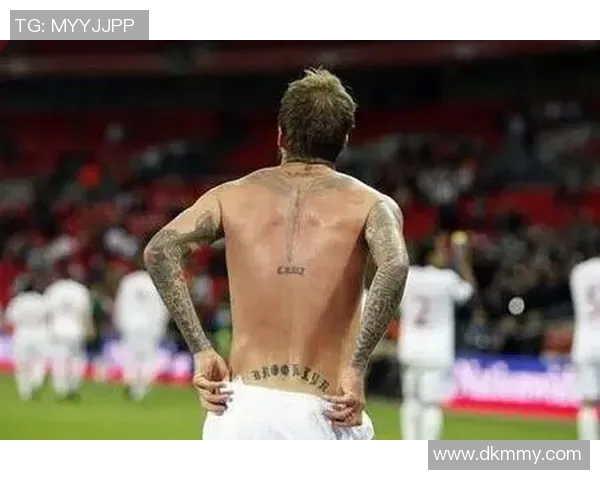 足球明星纹身背后的故事与意义 揭开八个字的深刻含义